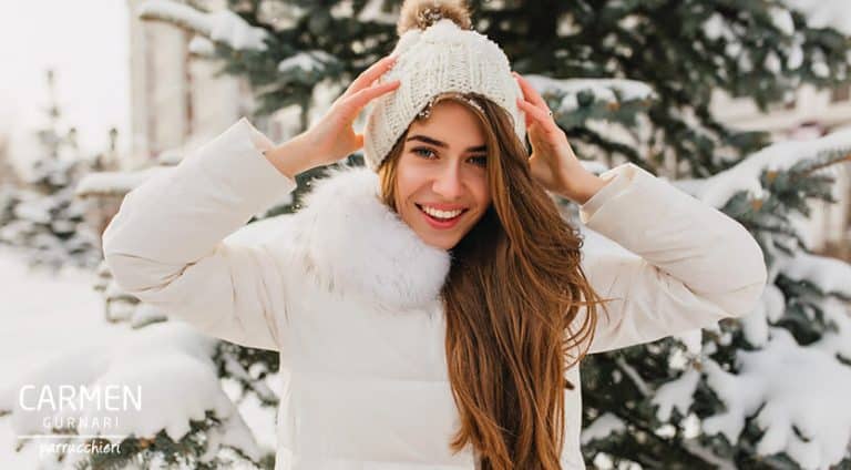 Come Curare i Capelli Durante la Stagione Invernale - Donna Vestita Invernale